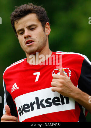 Tranquillo Barnetta s'exécute au cours d'une pratique de l'équipe de Bundesliga Bayer Leverkusen 04 dans la Zillertal, Autriche, 01 juillet 2011. Bayer Leverkusen se prépare pour la prochaine saison 2011-2012 du 30 juin au 8 juillet 2011. Photo : Florian Schuh Banque D'Images