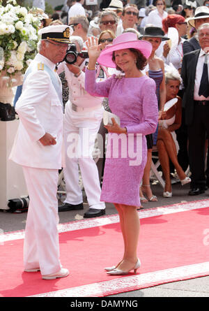 Le Roi Carl XVI Gustaf et la Reine Silvia de Suède arrivent pour le mariage religieux du Prince Albert II et Charlene Wittstock dans le Palais du Prince de Monaco, 02 juillet 2011. Quelques 3500 invités sont attendus pour suivre la cérémonie dans la cour principale du palais. Photo : Albert Nieboer Banque D'Images