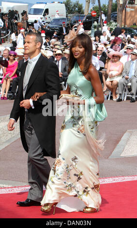 Sacha Naomi Campbell un son petit ami Vladislav Doronin arrivent pour le mariage religieux du Prince Albert II et la Princesse Charlene dans le Palais du Prince de Monaco, 02 juillet 2011. Quelques 3500 invités sont attendus pour suivre la cérémonie dans la cour principale du palais. Photo : A.Ph.van der Werf, Royal Appuyez sur l'Europe Banque D'Images