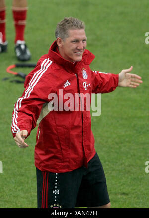 Bastian Schweinsteiger du FC Bayern Munich arrive à un camp d'entraînement de son équipe de Arco, Italie, 07 juillet 2011. L'équipe de Bundesliga pratiques pour la prochaine saison 2011-12 avec un traning camp à Arco jusqu'au 09 juillet 2011. Photo : Daniel Karmann Banque D'Images