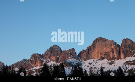 Panorama des Dolomites au coucher du soleil, Nova Levante, le Tyrol du Sud Banque D'Images