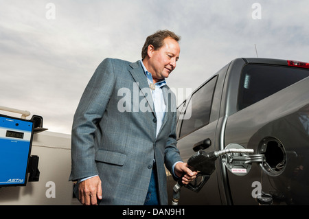 Ancien gouverneur du Montana, Brian Schweitzer est un promoteur de l'Fischer-Troppsch processus qui se liquéfie le charbon en l'essence. Banque D'Images