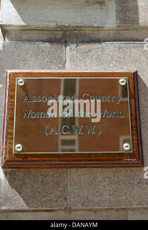Plaque pour le nom de l'Union mondiale des femmes, ou a.c.w.w., tufton Street, Londres, Angleterre Banque D'Images
