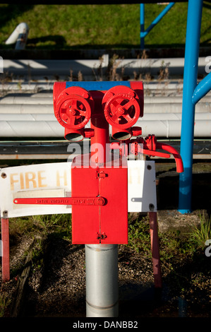 L'incendie de la raffinerie d'huile Système de tuyaux Lignes Drencher Banque D'Images