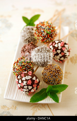 Chocolate cake pops. Recette disponible. Banque D'Images