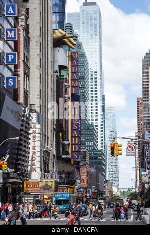 42e Rue et Broadway, Times Square, New York, USA Banque D'Images