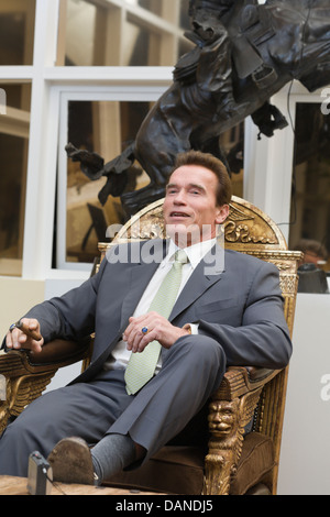 SANTA MONICA CA. - Acteur/gouverneur Arnold Schwarzenegger d'être interviewé à Santa Monica, Californie le 31 janvier 2008. Banque D'Images