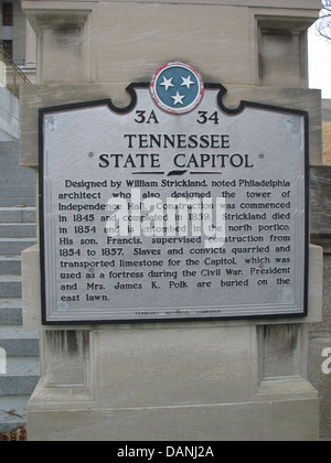 TENNESSEE State Capitol conçu par William Strickland, a noté l'architecte de Philadelphie qui a également conçu la tour de l'Independence Hall. La construction a commencé en 1845 et achevé en 1859. Strickland mourut en 1854 et est enterré dans le portique du nord. Son fils, Francis, supervisé la construction de 1854 à 1857. Esclaves et forçats extrait et transporté le calcaire pour le Capitole, qui a été utilisé comme forteresse pendant la guerre civile. Le président et Mme James Polk K. sont enterrés sur la pelouse de l'Est. Des monuments historiques Banque D'Images