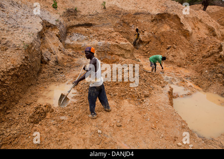 L'exploitation minière de diamants dans le district de Kono, en Sierra Leone. Banque D'Images