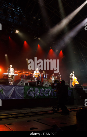 Mumford and sons effectuant au festival de Glastonbury 2013. Banque D'Images