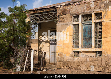 L'Afrique, l'Érythrée, Massawa, Tualud Island, dans une partie de maison ancienne gare Banque D'Images