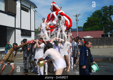 Shimizu Fête de l'eau à Misato La préfecture d'Akita au Japon durant l'été Banque D'Images