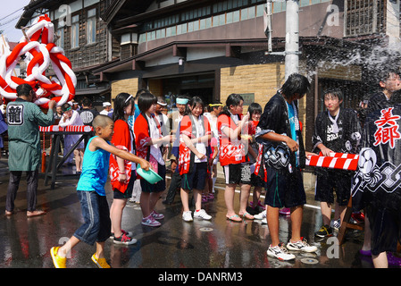 Shimizu Fête de l'eau à Misato La préfecture d'Akita au Japon durant l'été Banque D'Images