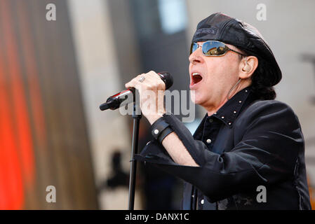 Chanteur Klaus Meine de scorpions et les joue sur la scène au Classic Open Air Festival sur Gendarmenmarkt à Berlin, Allemagne, 11 juillet 2011. Photo : Florian Schuh Banque D'Images