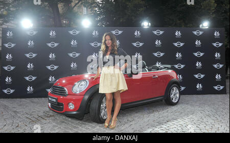 La fille de Mick Jagger, Jade Jagger designer, assiste à la première Allemande de la Mini Goodwood inspiré par l'intérieur du pavillon à 21 carrés Marstall à Munich, Allemagne, 12 juillet 2011. L'édition spéciale, qui est limitée à 1 000 véhicules, a été inspiré par le Designer Interieur voitures Rolls-Royce Alan Sheppard. Photo : Felix Hoerhager Banque D'Images