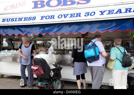 Folkestone Harbour Front de Mer Promenade en boutique - Kent UK Banque D'Images