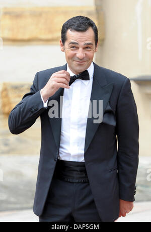 L'acteur allemand Erol Sander arrive à l'ouverture de Festival de Bayreuth 2011 à Bayreuth, Allemagne, 25 juillet 2011. Le 100e festival s'ouvre avec l'opéra 'Tannhaeuser". Le festival d'un mois est le plus prestigieux événement de la culture et consacrée aux opéras de Richard Wagner. Photo : Marc Müller dpa/lby  + + +(c) afp - Bildfunk + + + Banque D'Images