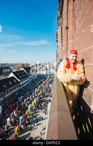 L'Europe, suisse, Bâle, Fasnact lanterne carnaval du printemps s'affiche en dessous de la cathédrale de Bâle Banque D'Images