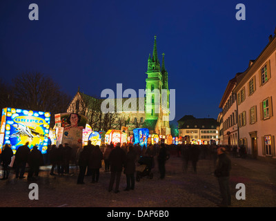 L'Europe, suisse, Bâle, Fasnact carnaval du printemps lantern affiche Cathédrale de Bâle Banque D'Images