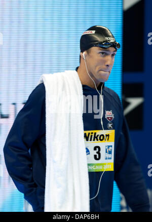 Michael Phelps, de l'United States se prépare pour son 200m papillon finale aux Championnats du Monde de Natation FINA 2011, Shanghai, Chine, le 27 juillet 2011. Photo : Bernd Thissen dpa  + + +(c) afp - Bildfunk + + + Banque D'Images