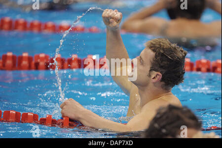 Liam Tancock nageur de France célèbre après avoir remporté le 50m dos finale aux Championnats du Monde de Natation FINA 2011 à Shanghai, Chine 31 juillet 2011. Photo : Hannibal dpa  + + +(c) afp - Bildfunk + + + Banque D'Images