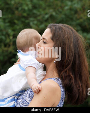 Les membres de la famille royale danoise avec la Princesse Mary Josephine fille poser pendant la session annuelle de photographie à Graasten Palace à Grasten, Danemark, 1 août 2011. Photo : Albert Nieboer Pays-bas OUT Banque D'Images