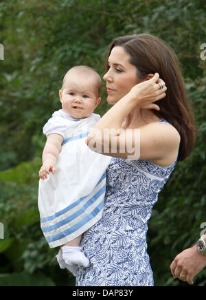 Les membres de la famille royale danoise avec la Princesse Mary Josephine fille poser pendant la session annuelle de photographie à Graasten Palace à Grasten, Danemark, 1 août 2011. Photo : Albert Nieboer Pays-bas OUT Banque D'Images