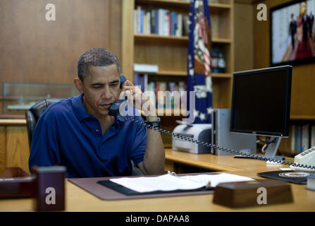 Le président des États-Unis Barack Obama est titulaire d'un appel conférence de Camp David lors d'une réunion d'information sur la tragédie de l'Afghanistan le secrétaire américain de la Défense Leon Panetta, l'Amiral Mike Mullen, Chef d'état-major interarmées, Conseiller à la sécurité nationale Tom Donilon et Chef de cabinet Bill Daley, samedi, 6 août 2001..Crédit obligatoire : Pete Souza - White House via CNP Banque D'Images