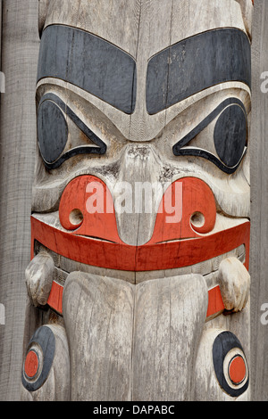 Mâts de façade au musée Haida Haida Gwaii Queen Charlotte Islands- Colombie-Britannique Canada Skidegate Banque D'Images