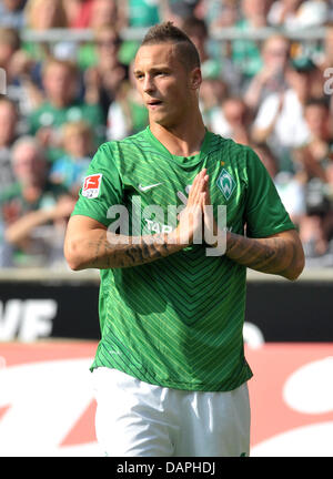 Bremen Marko Arnautovic après gestes une occasion perdue au cours de la Bundesliga match Werder Brême vs SC Fribourg au stade Weser à Brême, Allemagne, 20 août 2011. Photo : Carmen Jaspersen Banque D'Images