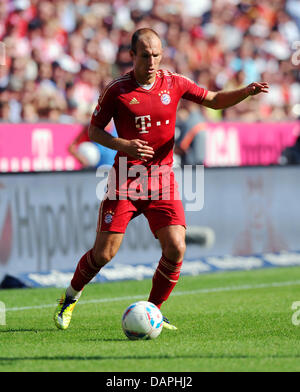 La Munich Arjen Robben joue la balle au cours de la Bundesliga match entre Bayern Munich et Hambourg SV à l'Allianz Arena de Munich, Allemagne, 20 août 2011. Photo : Thomas Eisenhuth Banque D'Images