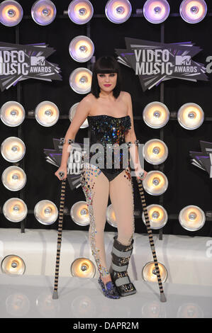 La chanteuse britannique Jessie J arrive à la 28e MTV Video Music Awards au Nokia Theatre L.A. Vivre à Los Angeles, USA, le 28 août 2011. Photo : Hubert Boesl Banque D'Images