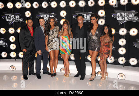 Des personnalités de la télévision nous Ortiz-Magro Ronnie (l-r), Vinny Guadagnino, Sammi Giancola 'Sweetheart', Deena Nicole Cortese, DJ Pauly D, Jenny "JWoww" Farley, et Nicole 'Snooki' Polizzi de 'Jersey Shore' arrivent à la 28th Annual MTV Video Music Awards au Nokia Theatre L.A. Vivre à Los Angeles, USA, le 28. Août, 2011. Photo : Hubert Boesl Banque D'Images