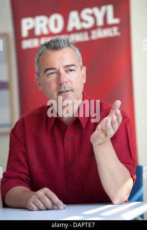 Ilija Trojanow écrivain assiste à une conférence de presse à l'occasion du 25e anniversaire de Pro Asyl à Frankfurt am Main, Allemagne, 31 août 2011. L'organisation de défense des droits humains qui cherche à aider les réfugiés a été fondée en septembre 1986. La famille de Sofia-né Trojanow s'enfuit de la Bulgarie de la République fédérale d'Allemagne en 1971. Photo : Frank Rumpenhorst Banque D'Images