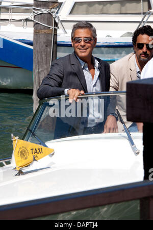 L'acteur et réalisateur américain George Clooney arrive pour la conférence de presse de "Les ides de mars" au cours de la 68e Festival International du Film de Venise, la Mostra Internationale d'Arte Cinematografica, au Palazzo del Casino de Venise, Italie, le 31 août 2011. Photo : Hubert Boesl Banque D'Images