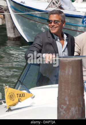 L'acteur et réalisateur américain George Clooney arrive pour la conférence de presse de "Les ides de mars" au cours de la 68e Festival International du Film de Venise, la Mostra Internationale d'Arte Cinematografica, au Palazzo del Casino de Venise, Italie, le 31 août 2011. Photo : Hubert Boesl Banque D'Images