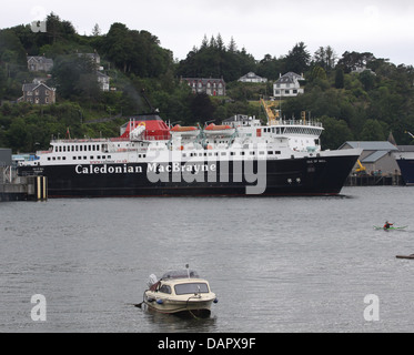 Calmac ferry dans le port d'Oban en Écosse juillet 2013 Banque D'Images