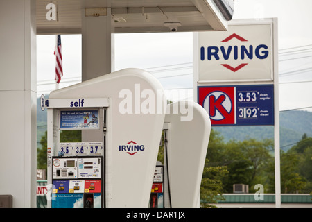 Une station d'essence Irving est représentée dans le New Hampshire Banque D'Images