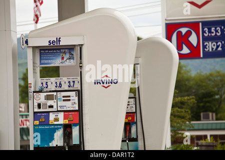 Une station d'essence Irving est représentée dans le New Hampshire Banque D'Images