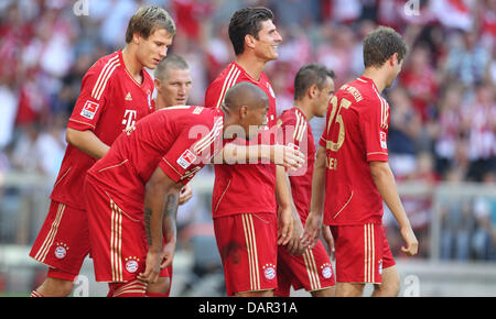 Munich, Mario Gomez et son équipe célèbrent la Bundesliga allemande pendant 5-0 match entre FC Bayern Munich et SC Freiburg à l'Allianz-Arena à Munich, Allemagne, 10 septembre 2011. Munich a gagné par 7-0. Photo : Sven Hoppe Banque D'Images