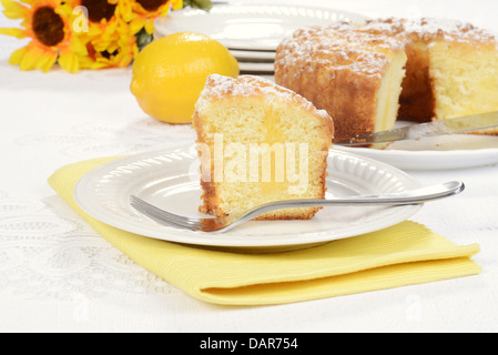 Gâteau au café de citron avec une fourchette Banque D'Images
