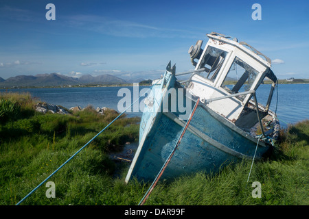 Bateau abandonné Bertraghboy Bay Connemara Connemara Comté de Galway Irlande République d'Irlande Banque D'Images