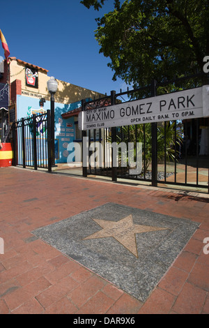 WALK OF STARS DOMINO MAXIMO GOMEZ PARK 8E RUE LITTLE HAVANA MIAMI FLORIDA USA Banque D'Images