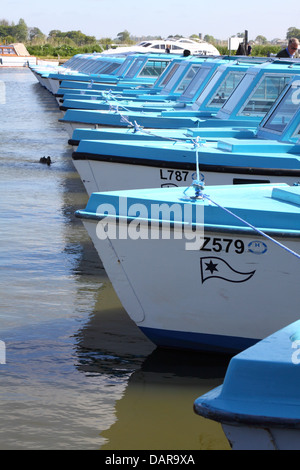 La location de bateaux à Potter Heigham, sur les Norfolk Broads, Angleterre Banque D'Images