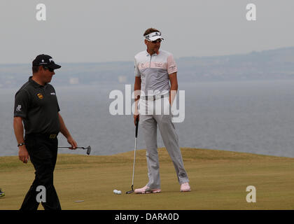 Muirfield, East Lothian, en Ecosse. 17 juillet, 2013. Les Anglais Ian Poulter (R) et Lee Westwood (L) en action au cours d'une ronde de pratique avant l'Open de Golf de Muirfield. Le championnat 2013 sera le 142e Open Championship tenue 18-21 Juillet à Muirfield Golf Links à Bouaye, East Lothian, en Ecosse. Credit : Action Plus Sport/Alamy Live News Banque D'Images