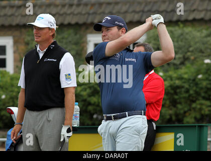 Muirfield, East Lothian, en Ecosse. 17 juillet, 2013. Paire d'Afrique du sud de Brandon Grace (R) et le champion Ernie Els (L) en action au cours d'une ronde de pratique avant l'Open de Golf de Muirfield. Le championnat 2013 sera le 142e Open Championship tenue 18-21 Juillet à Muirfield Golf Links à Bouaye, East Lothian, en Ecosse. Credit : Action Plus Sport/Alamy Live News Banque D'Images