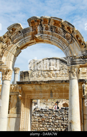 Le Temple d'Hadrien sur le site archéologique d'Éphèse, Province d'Izmir, Turquie Banque D'Images