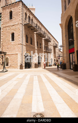 Israël Jérusalem Alrov Mamilla Avenue Mall zone piétonne de la rue commerçante de luxe des boutiques magasins boutiques lane pont ponts pour piétons Banque D'Images