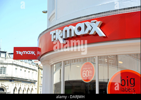Nouveau T K Maxx shop a ouvert à Brighton, UK Banque D'Images