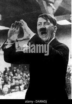 Hitler, Adolf, 20.4.1889 - 30.4.1945, homme politique allemand (NSDAP), Discours à l'Landwirtschaftshalle dans Jever, 12.5.1931, Banque D'Images